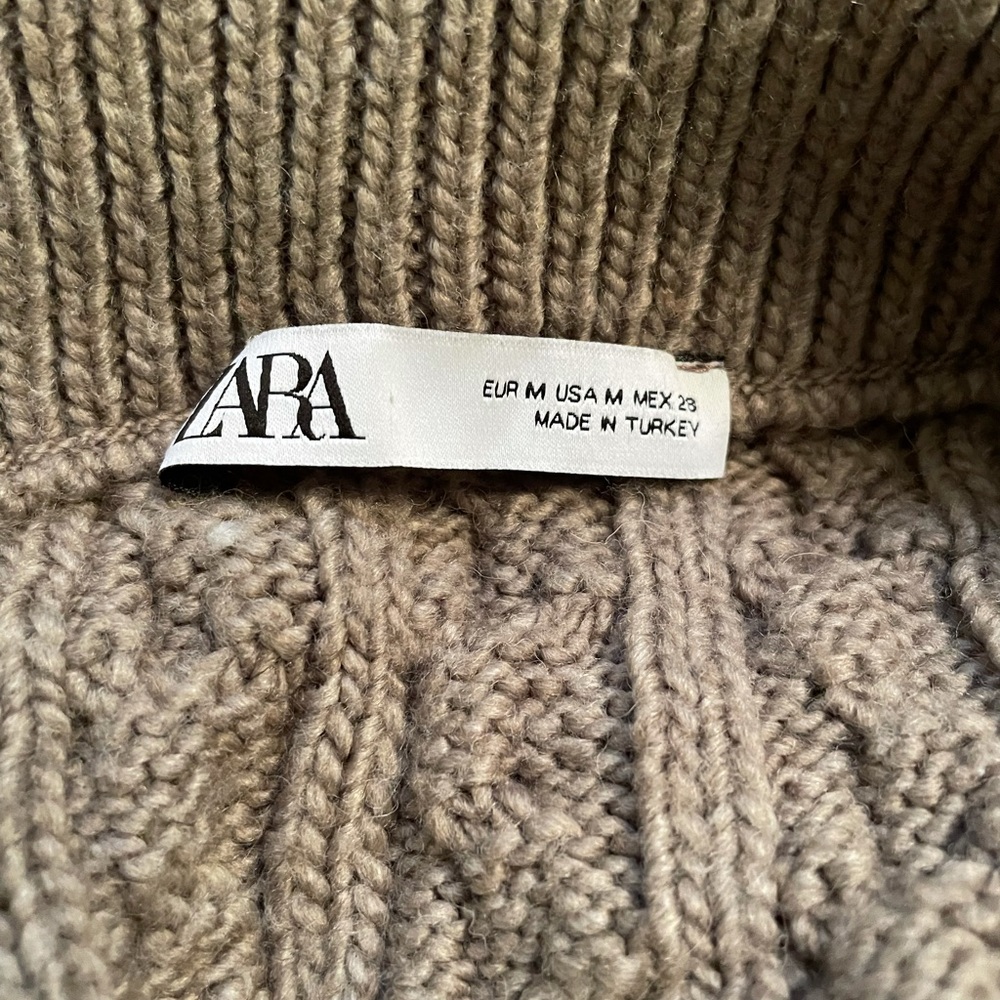 High-waisted knit bottoms. - Picture 3 of 5